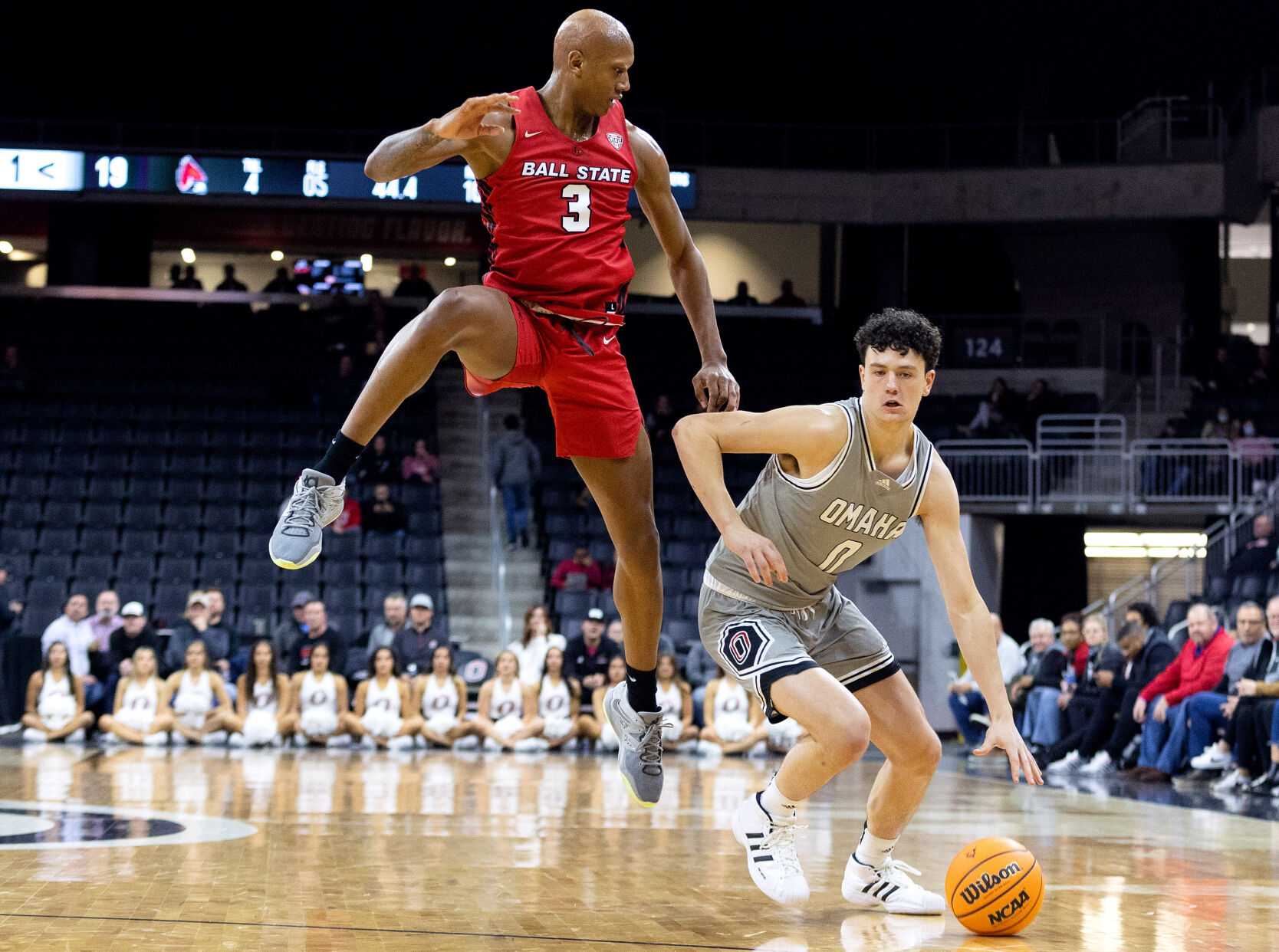 111722-owh-spo-unobasketball-em30.jpg